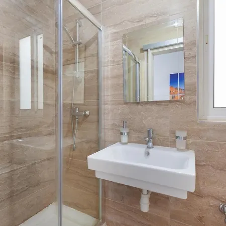 Gzira, Apt - Spacious With Super Wifi & Ac By 360 Estates Gzira
